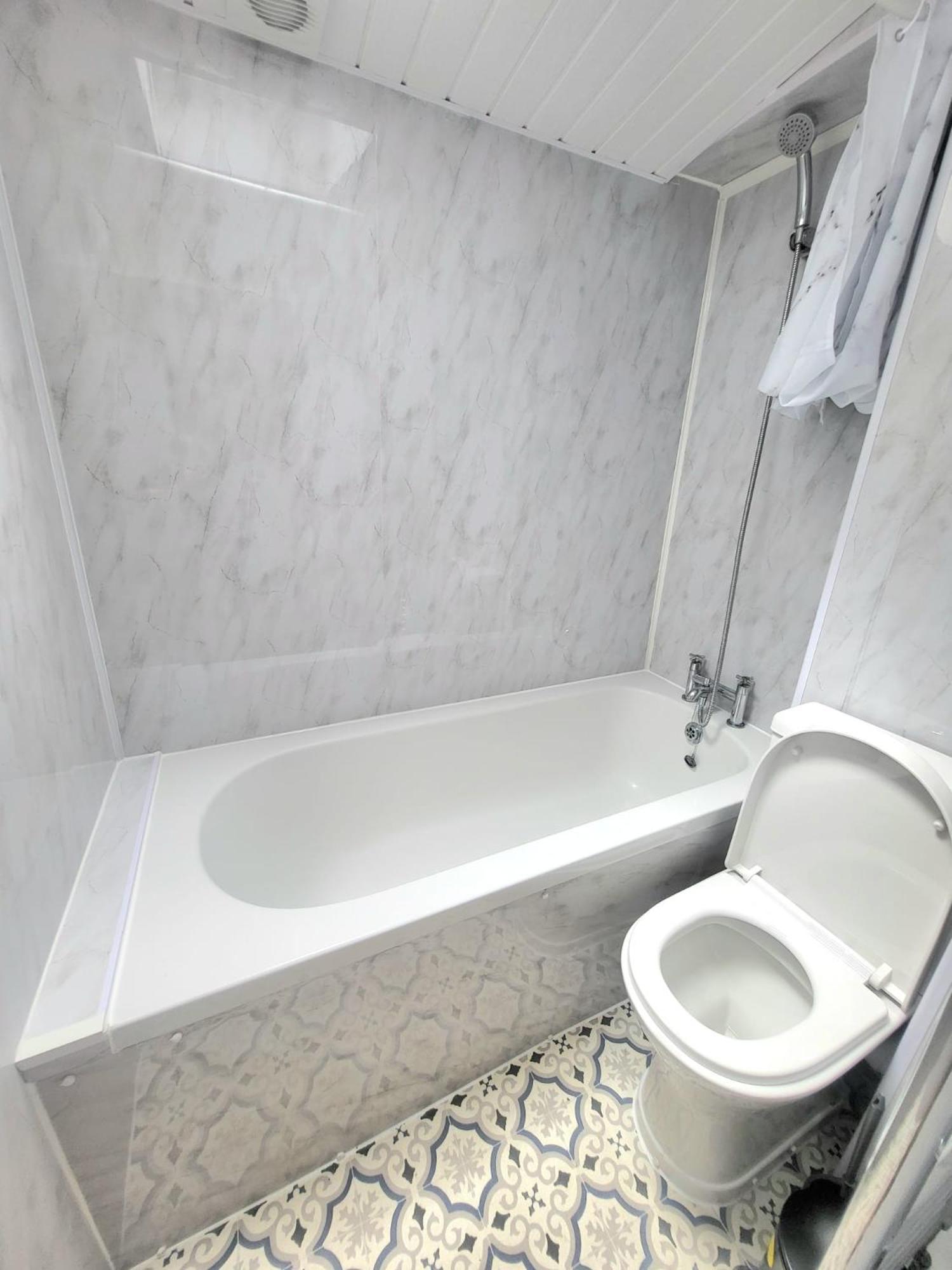 London En-Suite Double Rooms - Leytonstone E11 ภายนอก รูปภาพ