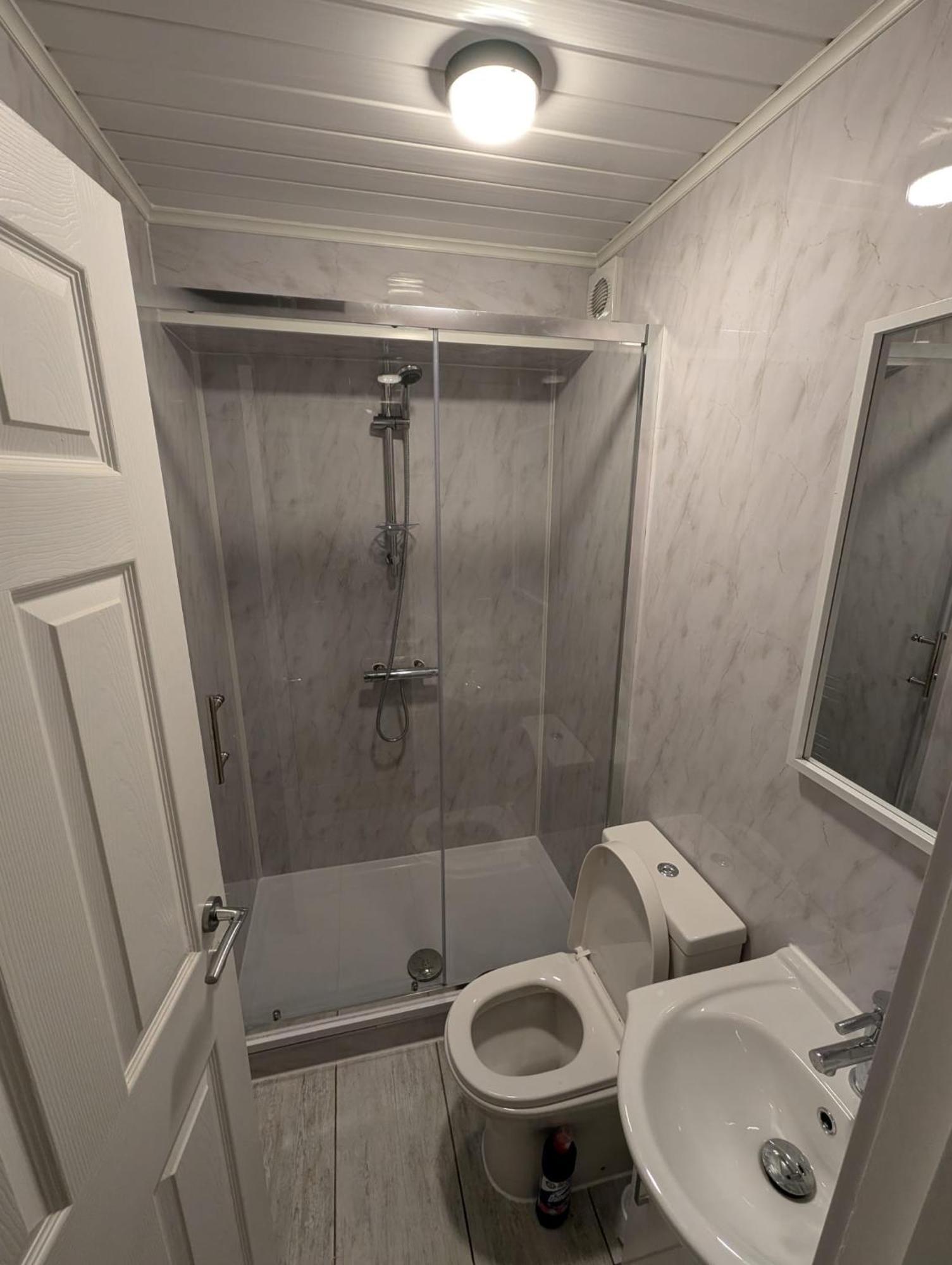 London En-Suite Double Rooms - Leytonstone E11 ภายนอก รูปภาพ