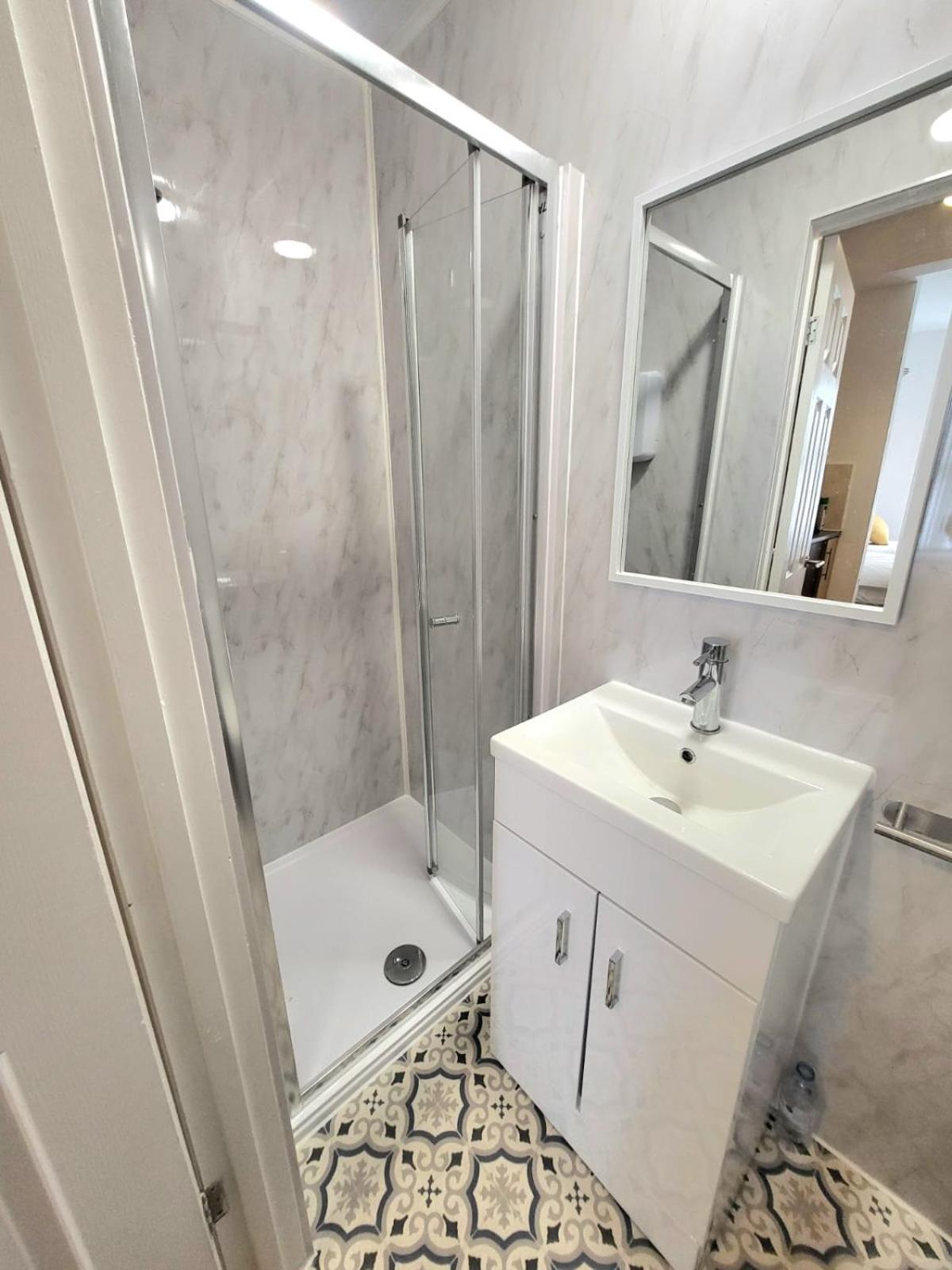 London En-Suite Double Rooms - Leytonstone E11 ภายนอก รูปภาพ