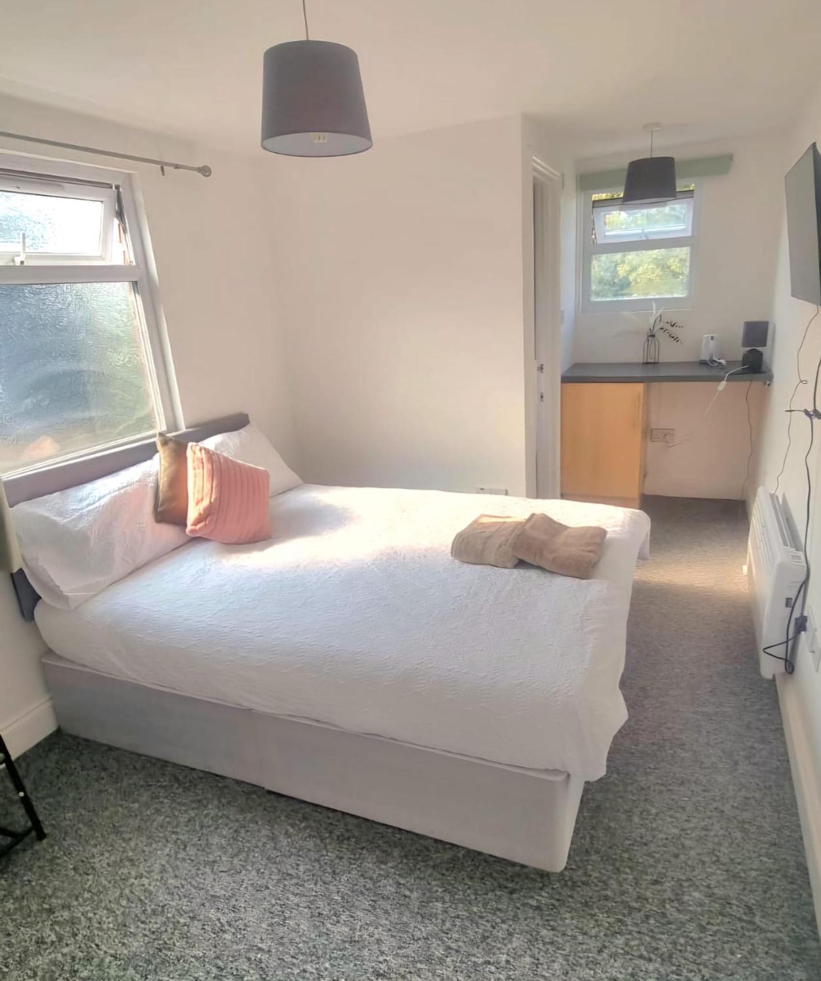 London En-Suite Double Rooms - Leytonstone E11 ภายนอก รูปภาพ